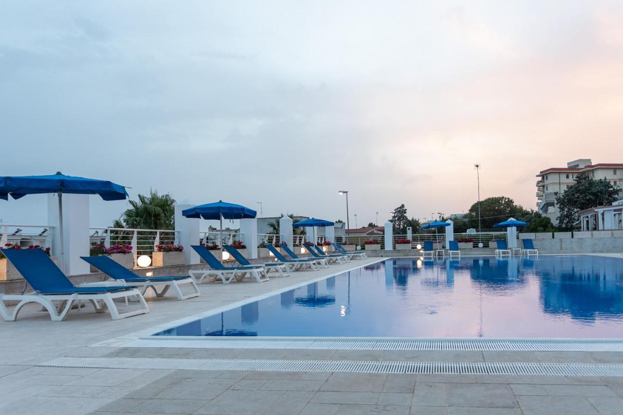 Club Azzurro Hotel & Resort Porto Cesareo Ngoại thất bức ảnh