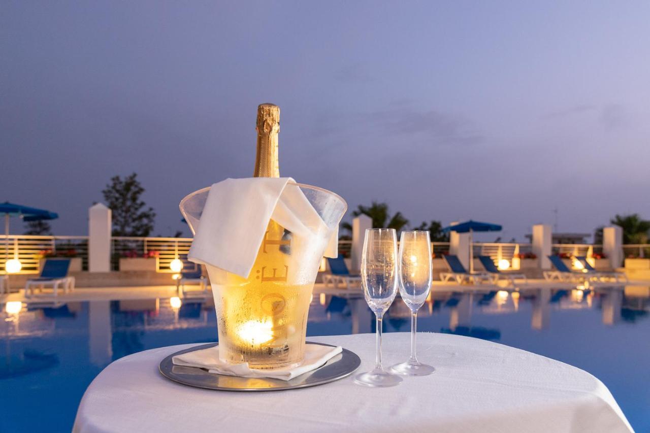 Club Azzurro Hotel & Resort Porto Cesareo Ngoại thất bức ảnh