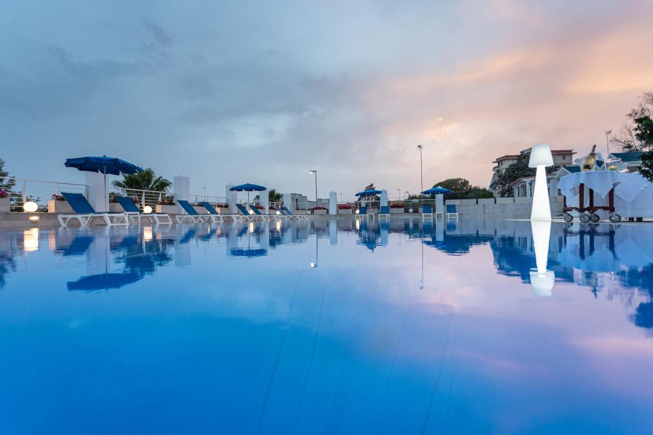 Club Azzurro Hotel & Resort Porto Cesareo Ngoại thất bức ảnh