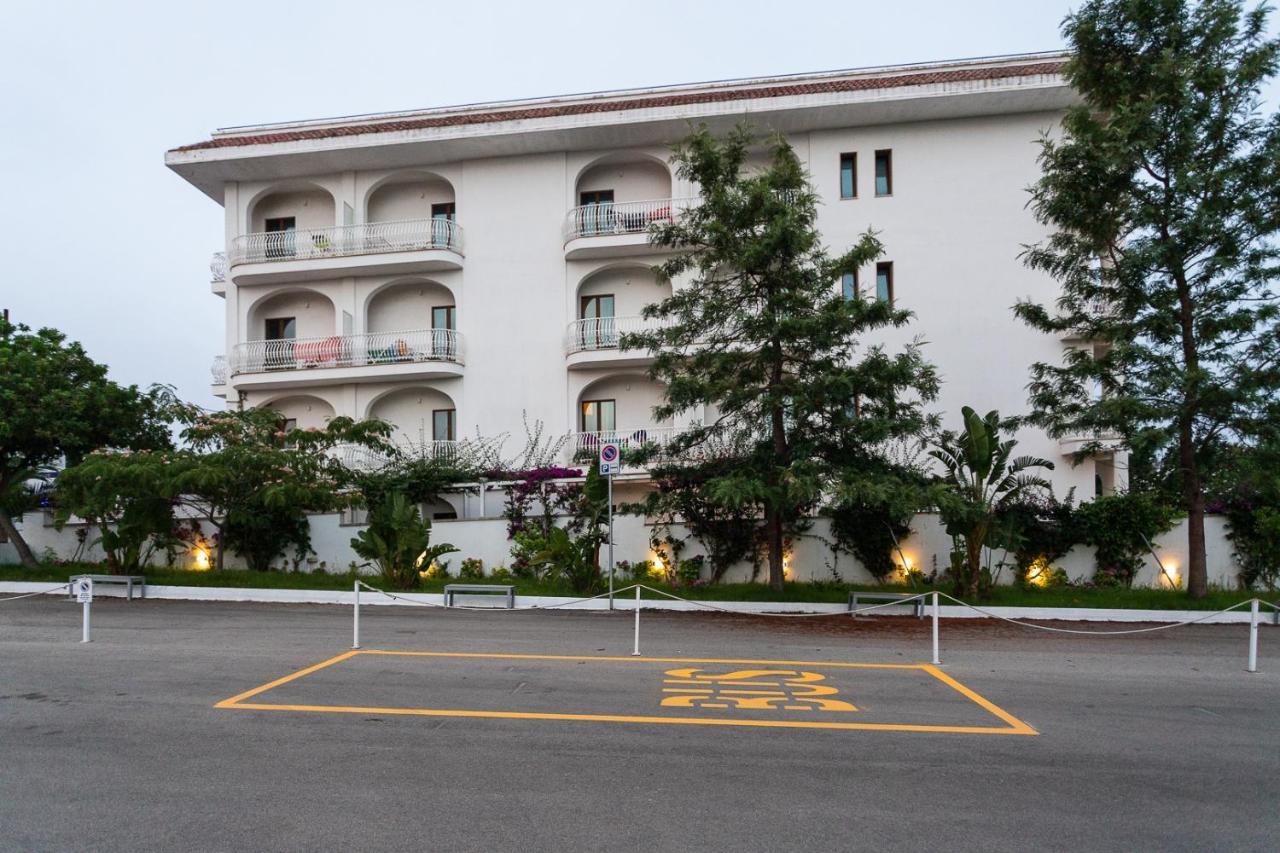 Club Azzurro Hotel & Resort Porto Cesareo Ngoại thất bức ảnh