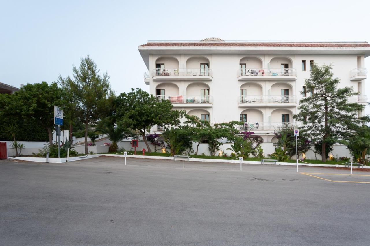 Club Azzurro Hotel & Resort Porto Cesareo Ngoại thất bức ảnh